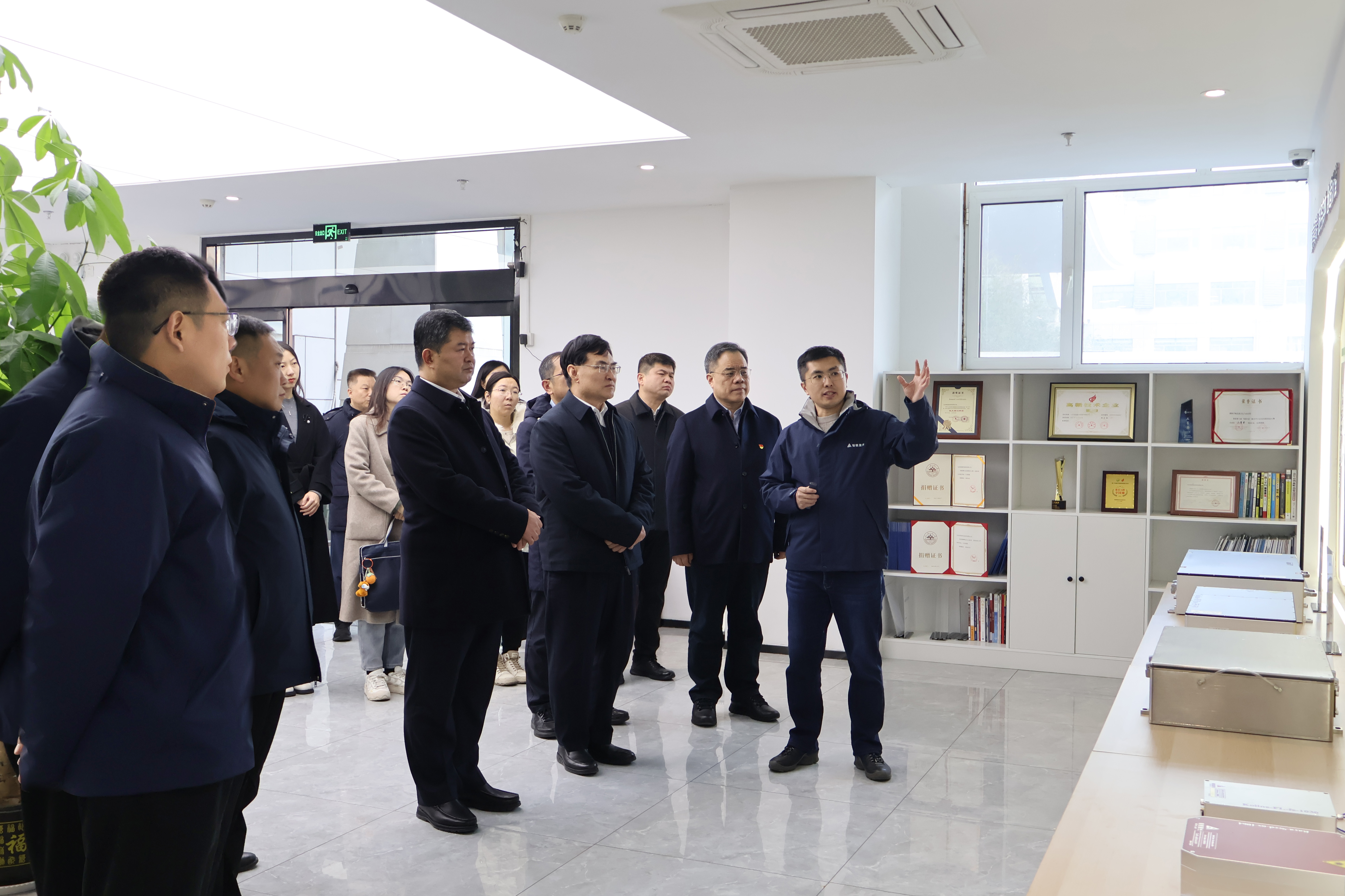 省市区领导莅临星辰影视参观指导